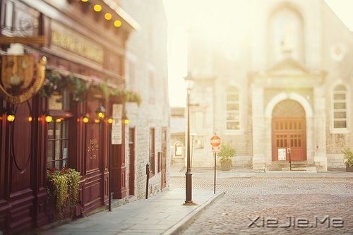 晚安心语：一个人害怕孤独，两个人害怕辜负 (2)